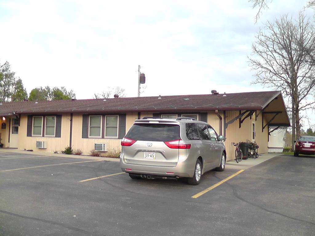 Motel 95 & Campground Hixton Exterior photo